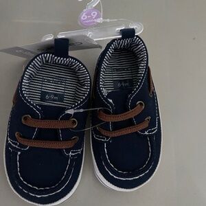 Carters 6-9 mont boy shoe